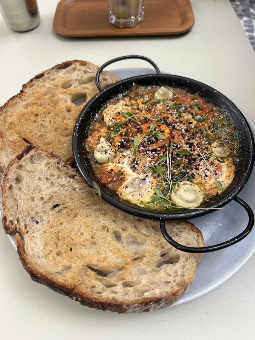 Comum: appetizing, high-quality food photography