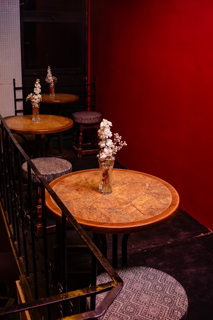 Frágil: clear, inviting interior atmosphere