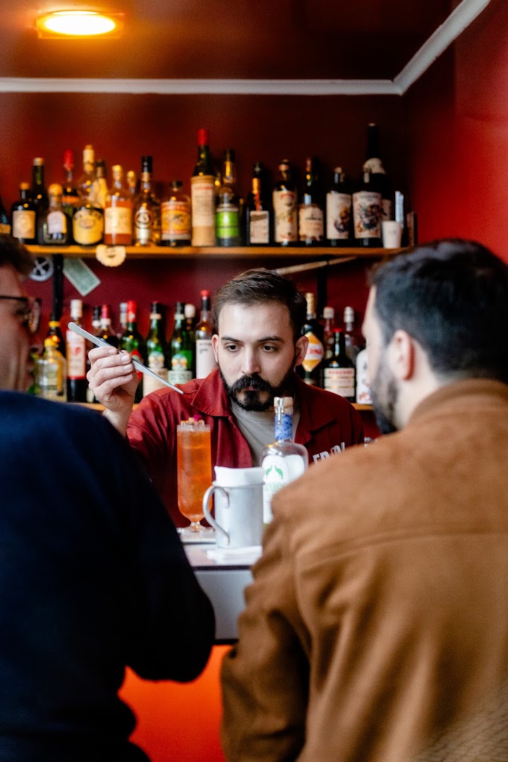 Frágil: professional shot showing bar atmosphere