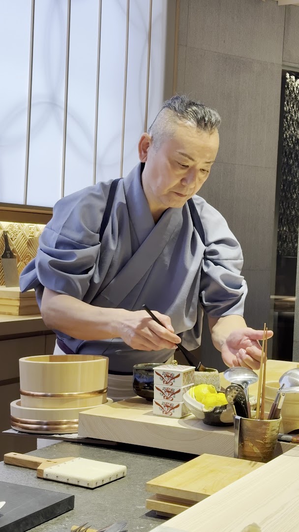 Hikari: professional photo of chef working