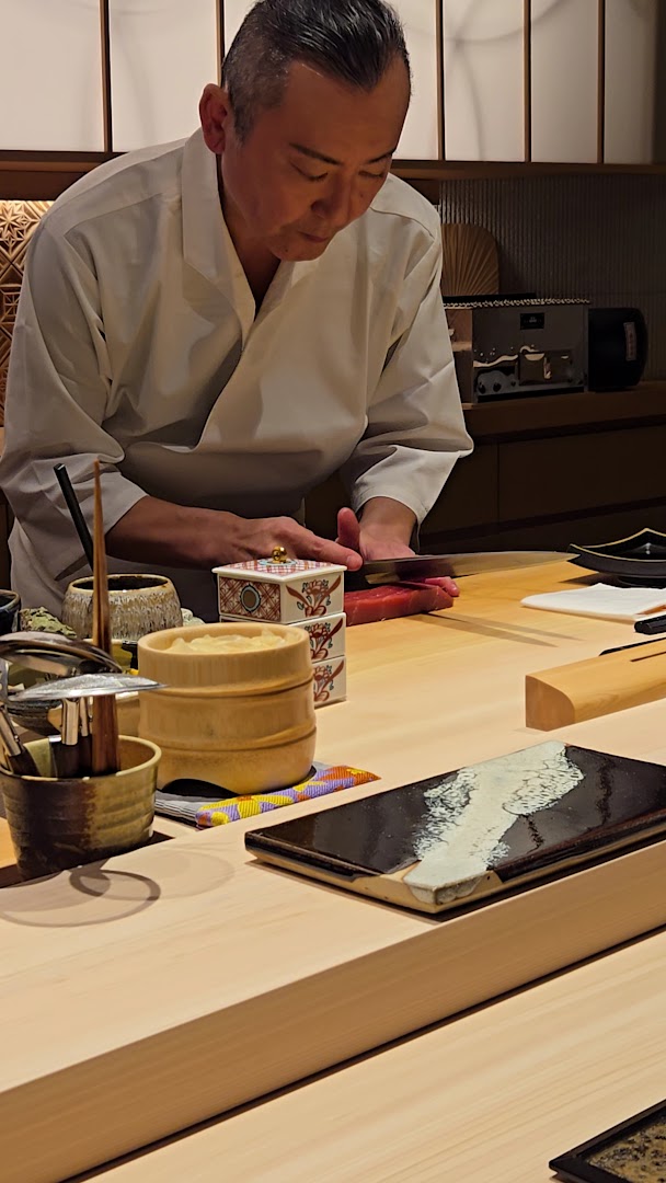 Hikari: professional chef preparing food