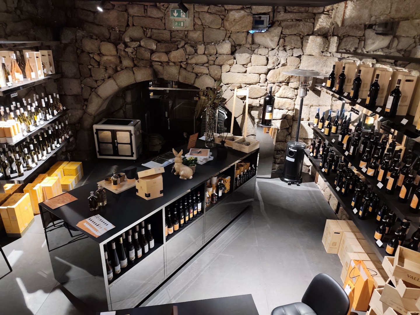 Poente by Vallado: venue interior and products
