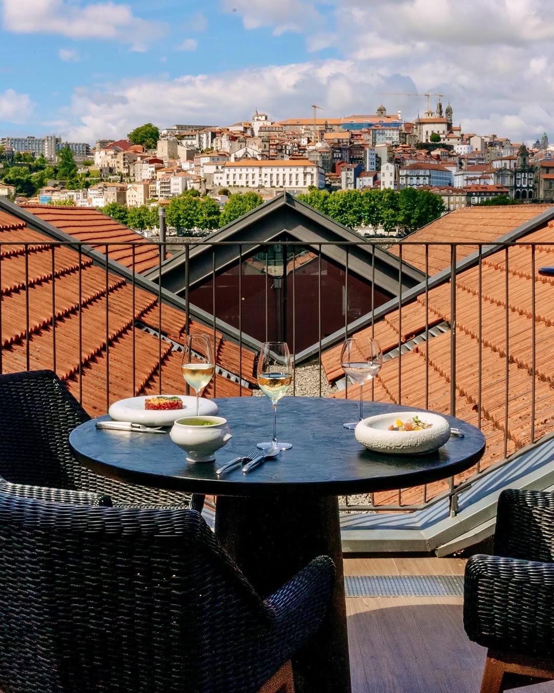 Renata Restaurant & Terrace: beautiful terrace view and food