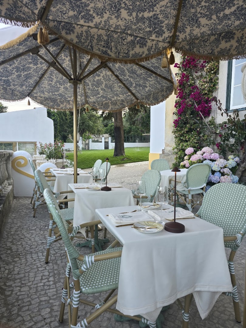 1743 Palácio Fonte Nova: beautiful and inviting terrace setting