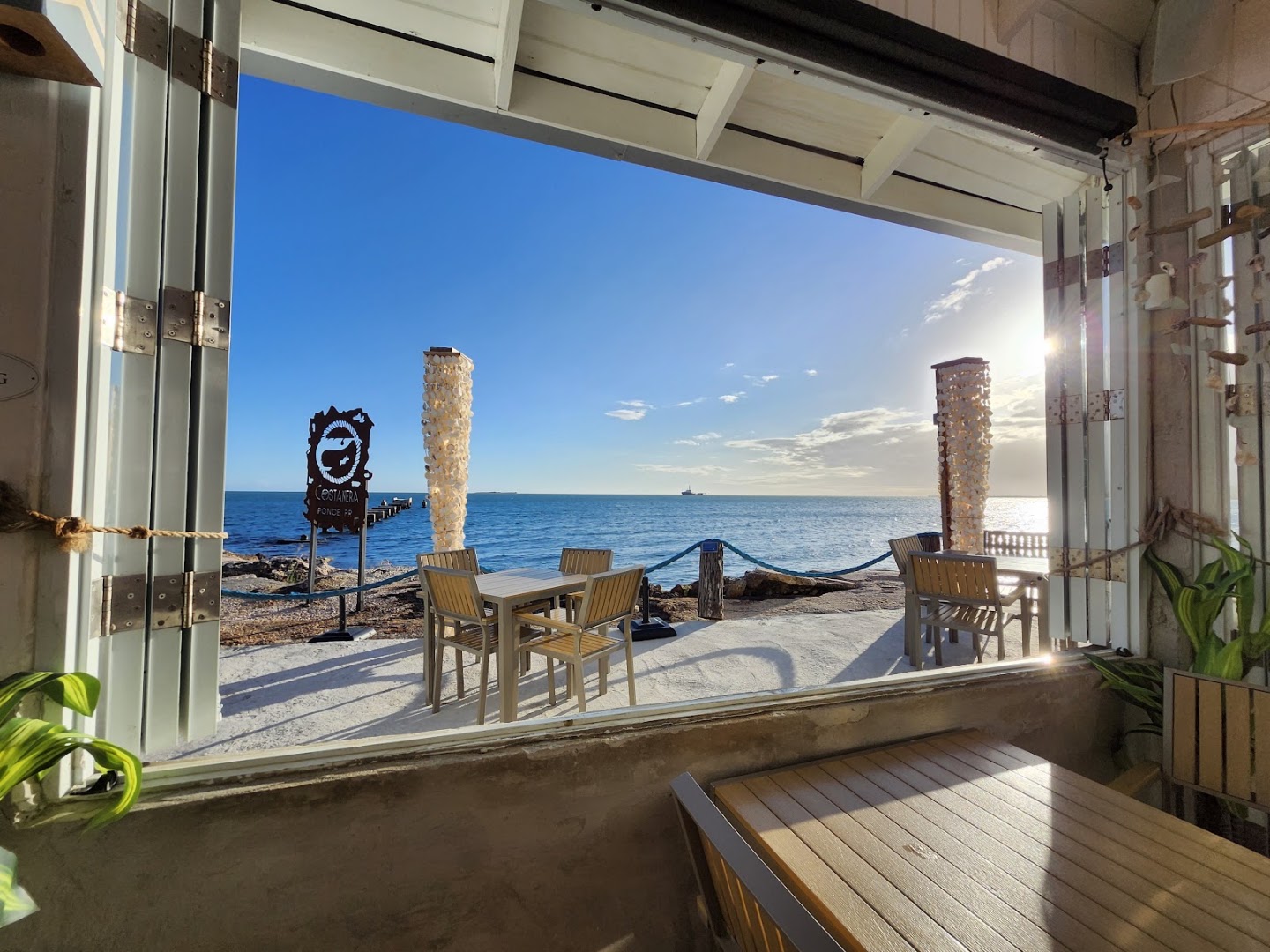 Costanera by Sazón: beautiful atmosphere and ocean view