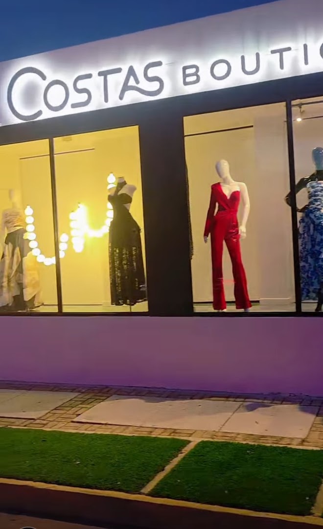Costas Boutique: clear storefront display photo