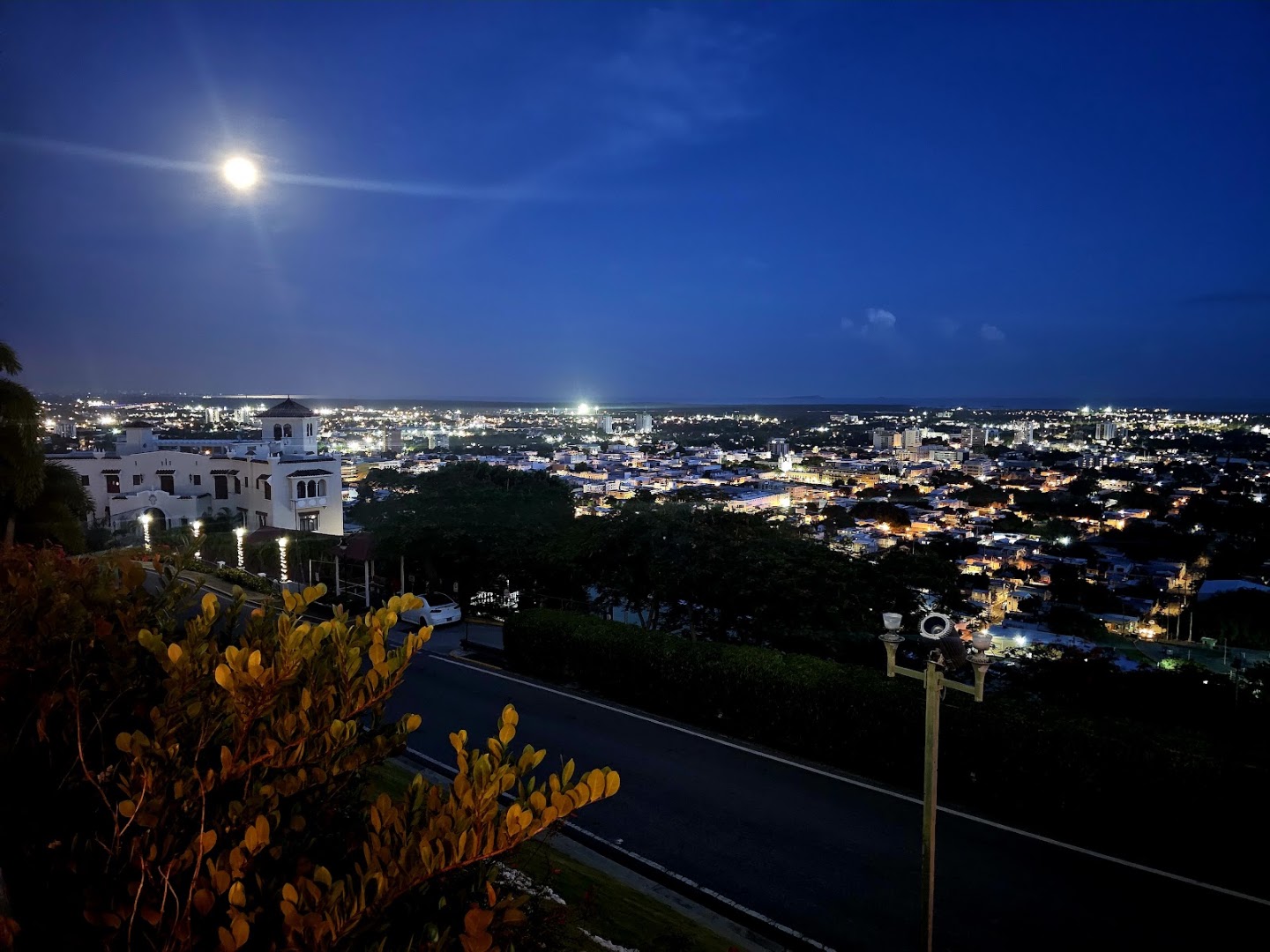 Panorama 180: stunning panoramic view of city