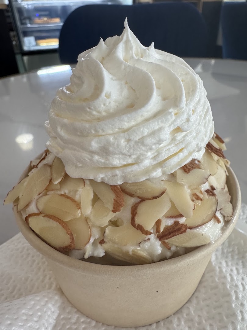 The Gold Ice Cream Ponce: appetizing photo of food product