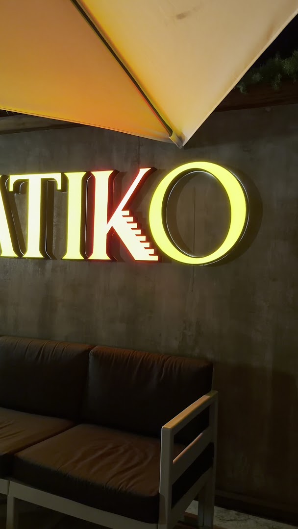 El Atiko Rincon Rooftop: clear branding and venue atmosphere