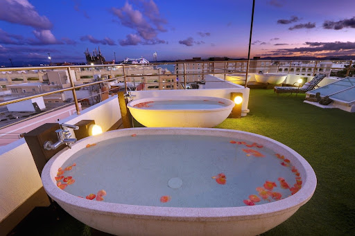 ALMA San Juan: beautiful rooftop view and amenities