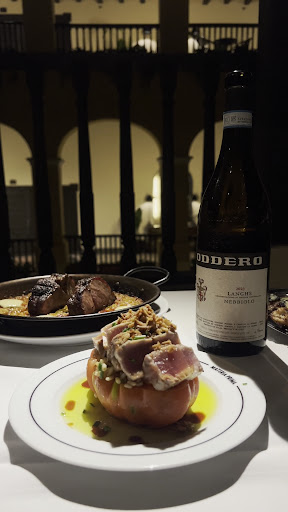 Materia Prima: appetizing food and wine presentation