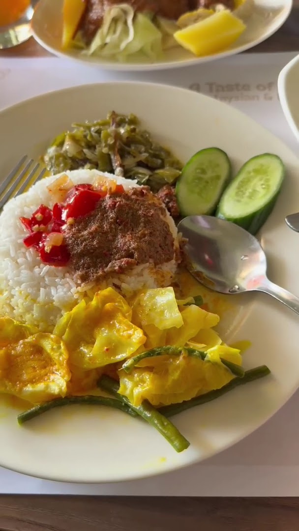 Al Wjyh Restaurant: appetizing photo of restaurant food