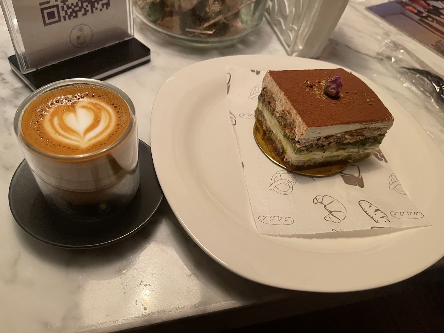 Camels Cafe: appetizing photo of food and drink