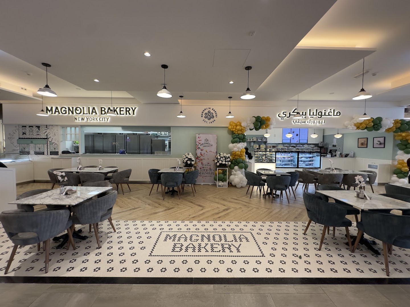 Magnolia Bakery: clear, professional interior shop photo