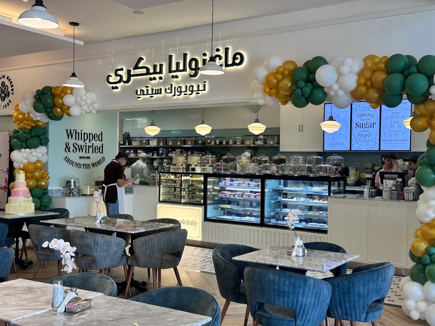 Magnolia Bakery: clear, professional shop interior photo