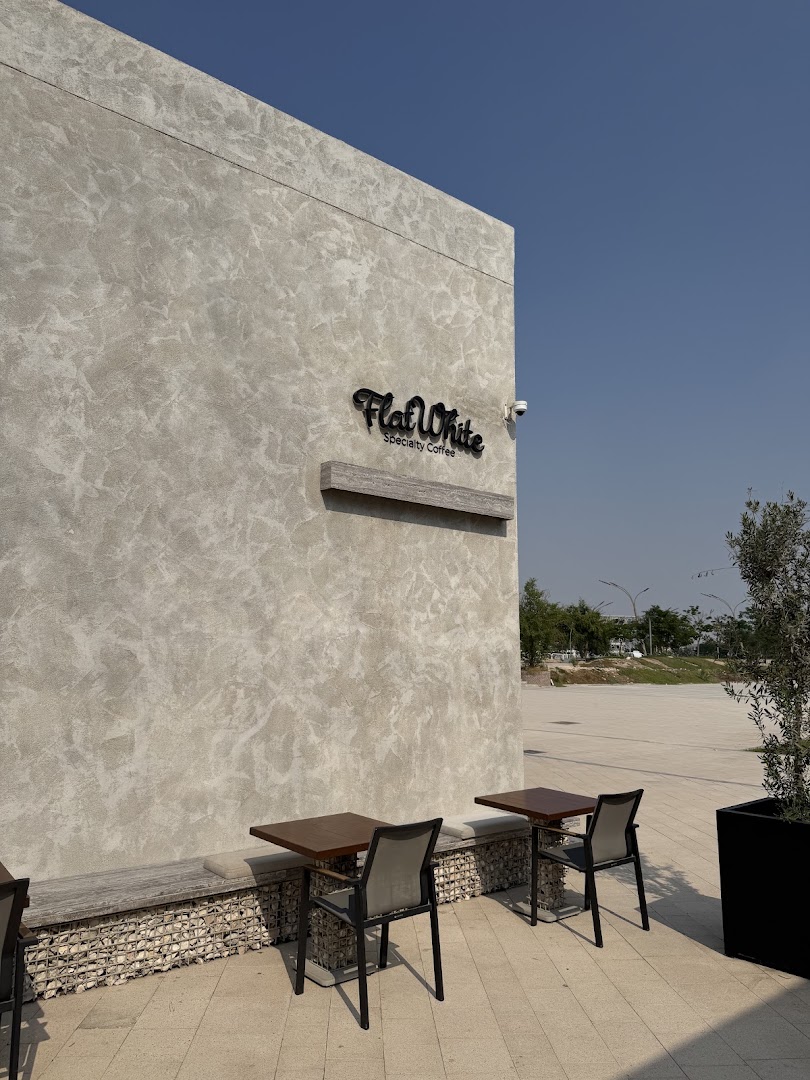 Flat White Ritual: clear exterior shot of venue