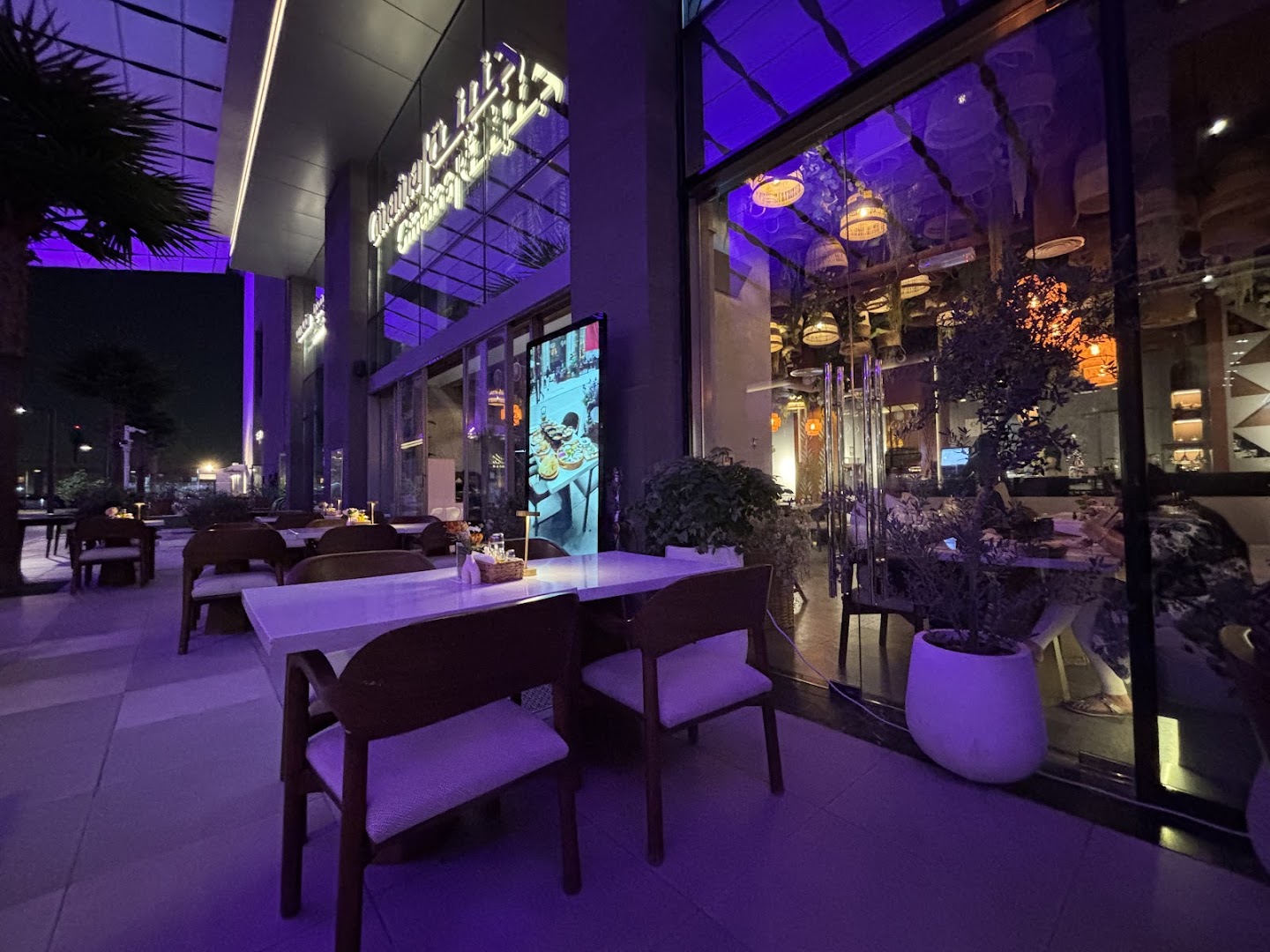 Ginaina Gourmet: attractive evening atmosphere and exterior
