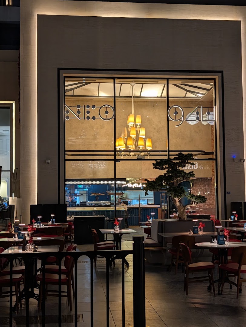 NEO: attractive, professional interior shot