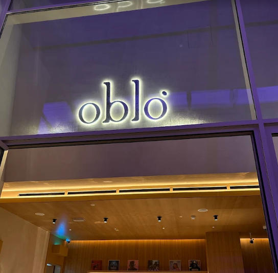 Oblo: clear shot of venue signage
