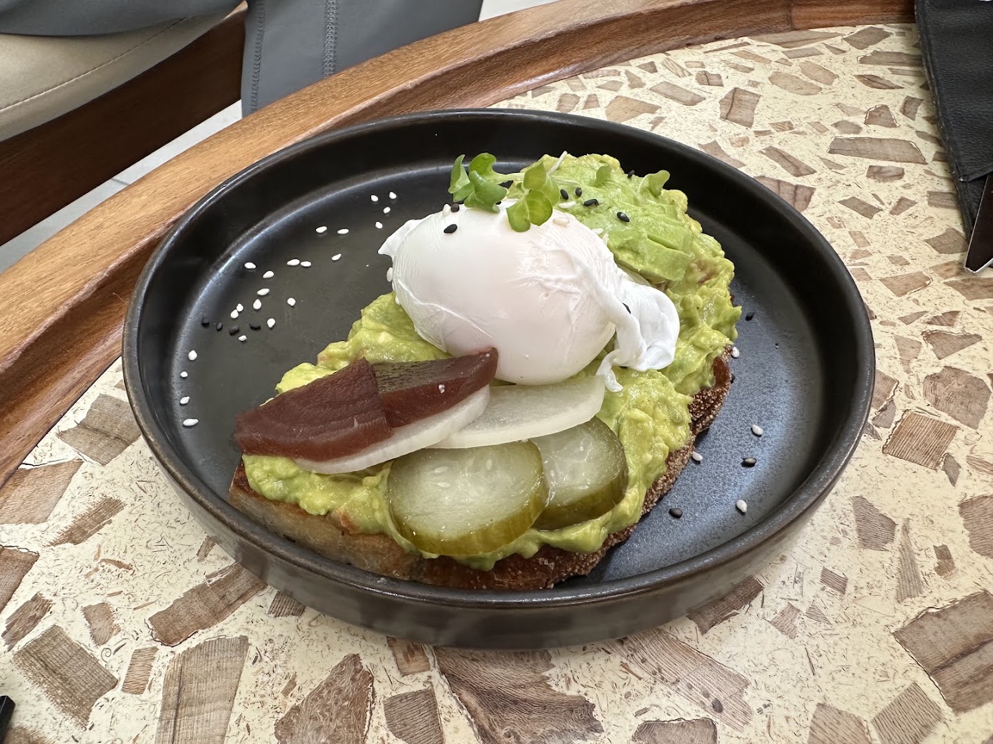 Oblo: appetizing photo of served food