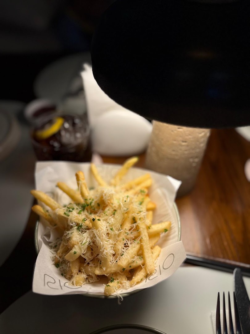 RIO: appetizing food photo with branding