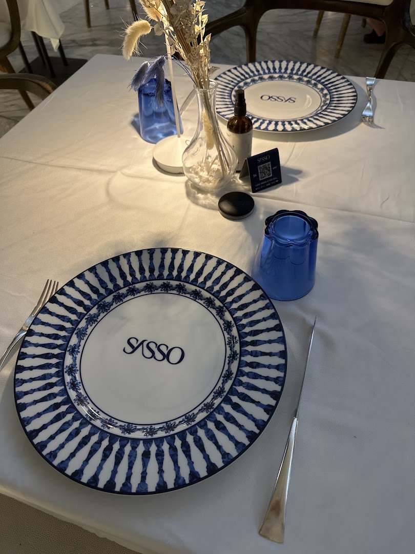 Sasso: attractive, professional table setting photo