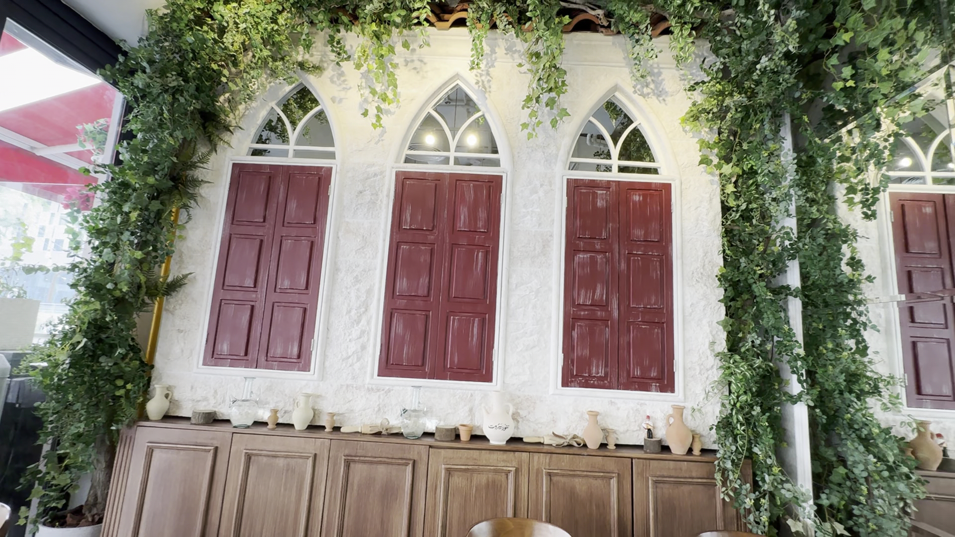 Tannour Beirut: attractive restaurant interior decor