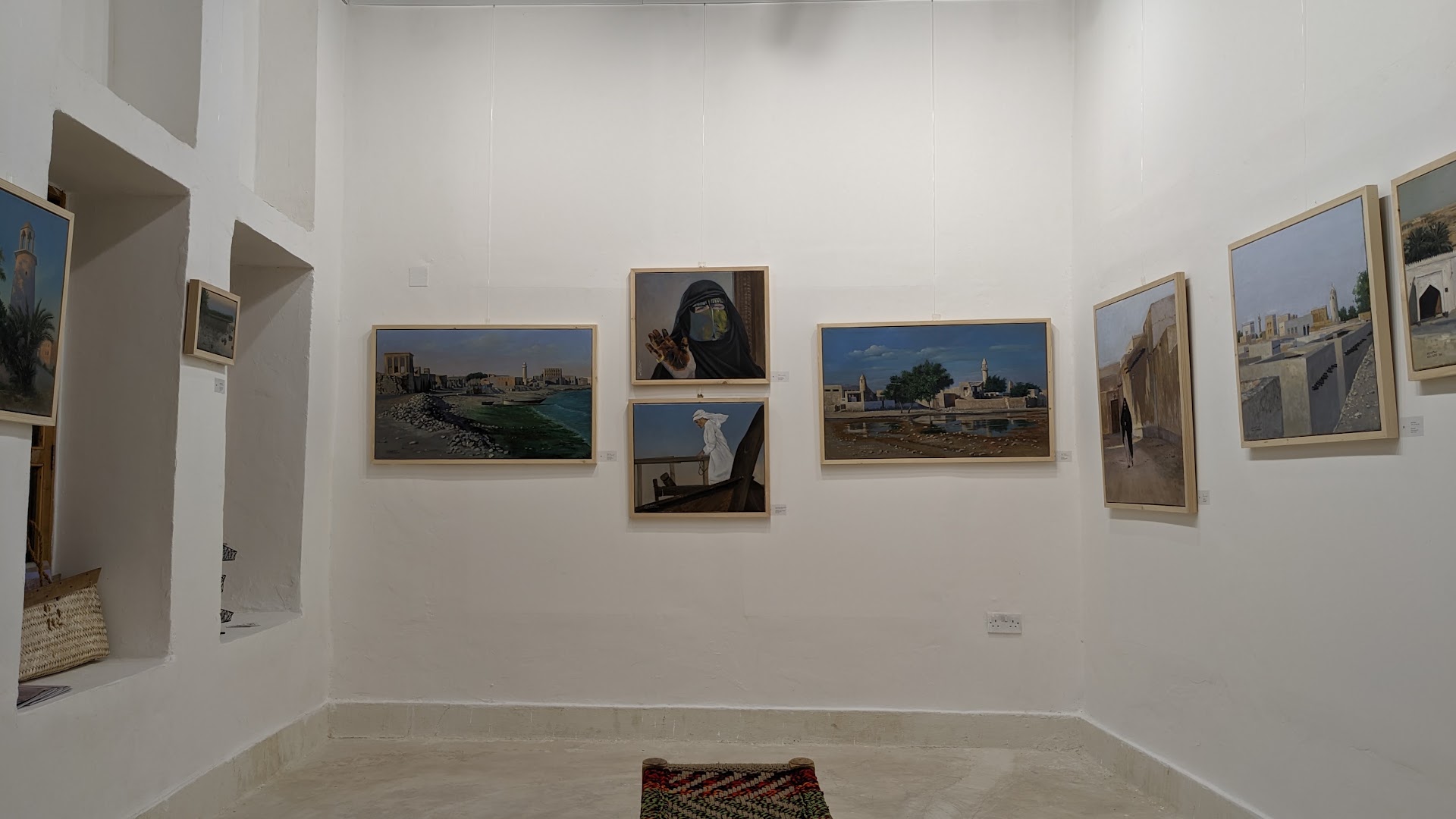 Al Wakra Gallery: clear view of gallery exhibition