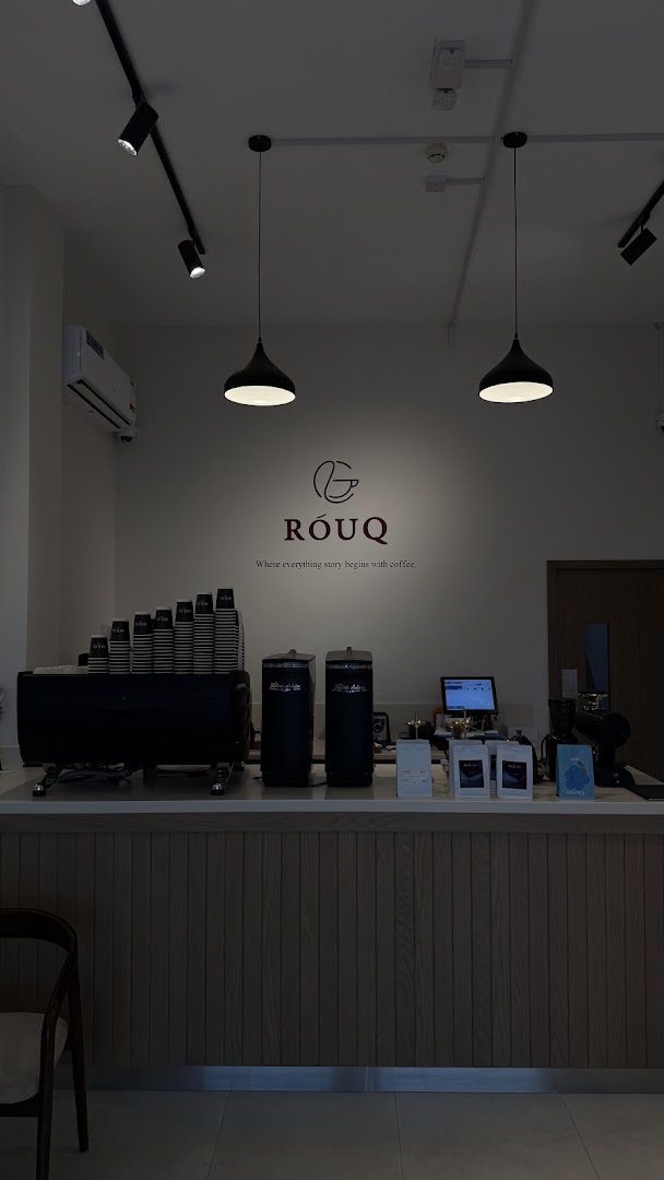 ROUQ CAFE: clear, professional interior shot