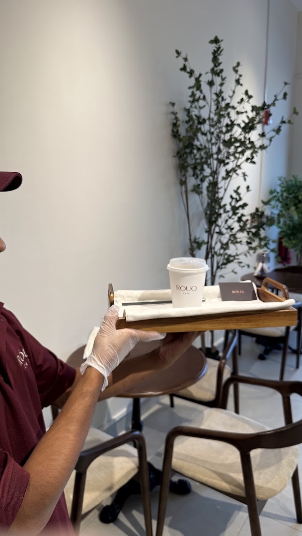 ROUQ CAFE: professional staff serving branded coffee