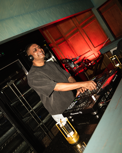 Andaz Doha: professional photo of hotel entertainment