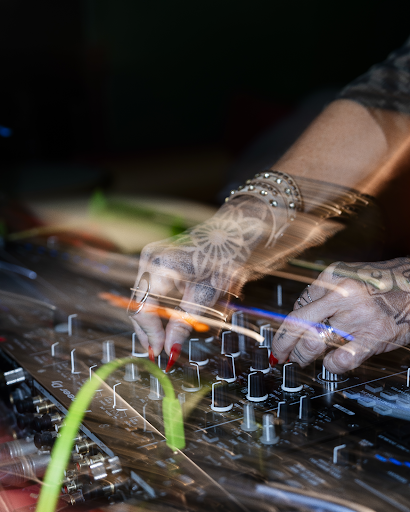 Andaz Doha: atmospheric shot of hotel entertainment