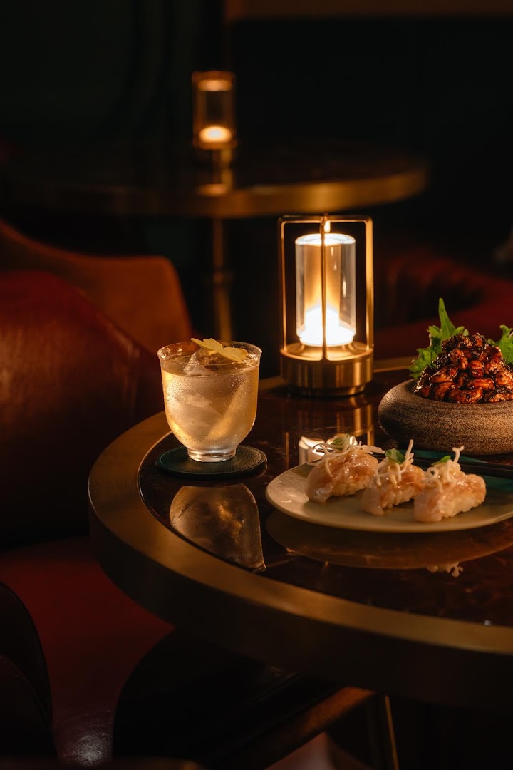 Stoke & Stoker: professional, atmospheric shot of drinks