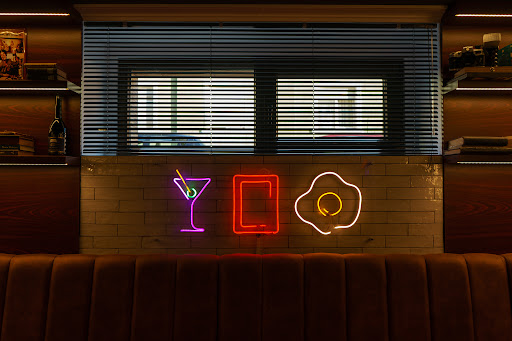 Galeria Civico: attractive interior with neon decor