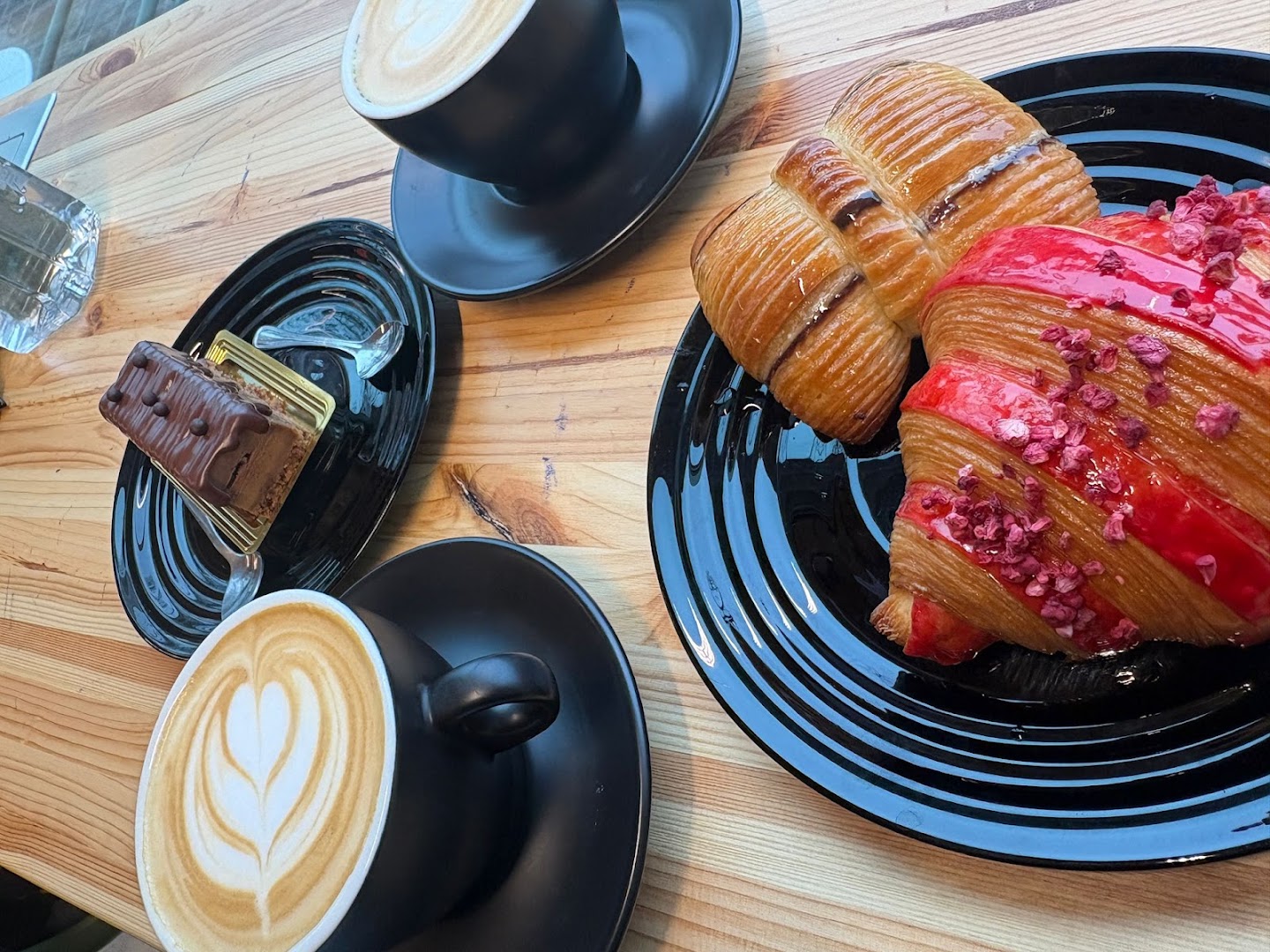 Almond Cafe: appetizing, high-quality food photography