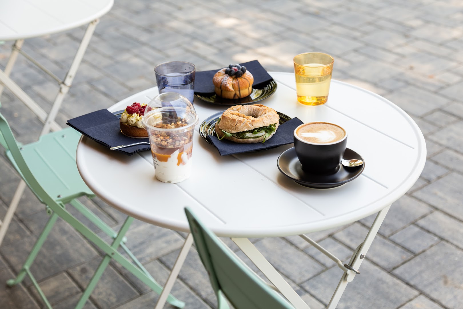 Almond Cafe: appetizing, high-quality breakfast food photo