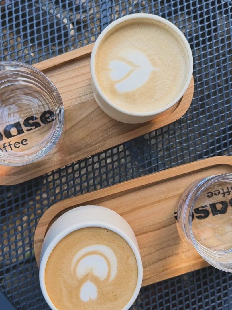 BASE Coffee Shop: high quality, appealing coffee presentation