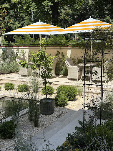 Bergamot: attractive and inviting terrace setting