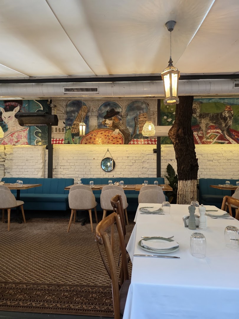 Brera: clear, inviting restaurant interior shot