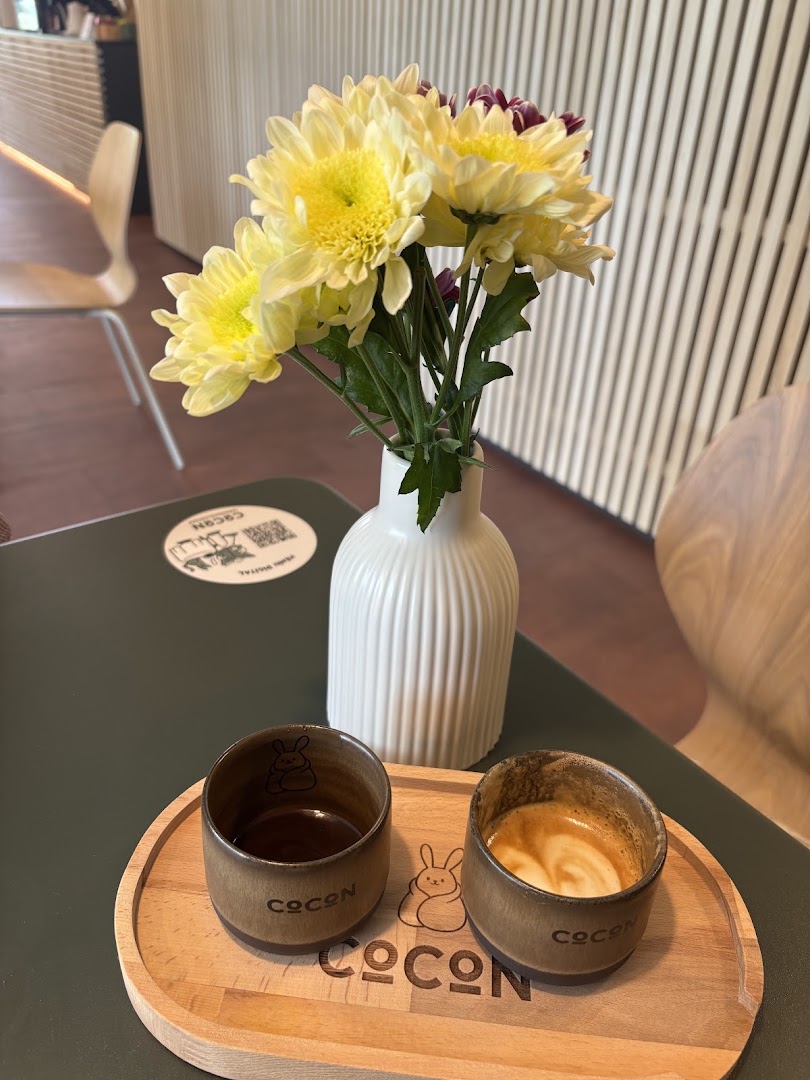 Cocon Specialty Coffee: appealing coffee and decor shot