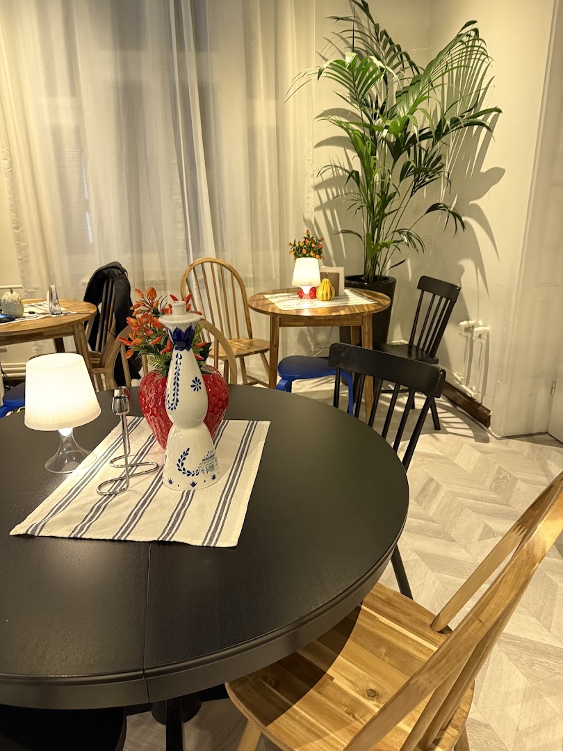 GIOYA: inviting and clean restaurant interior