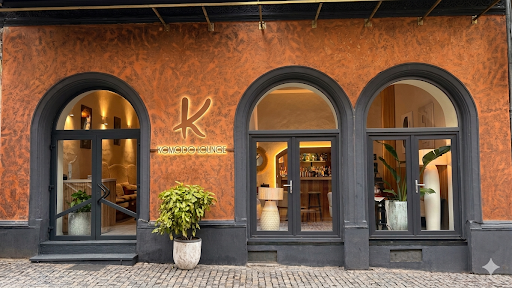 Komodo Lounge: clear, professional exterior shot