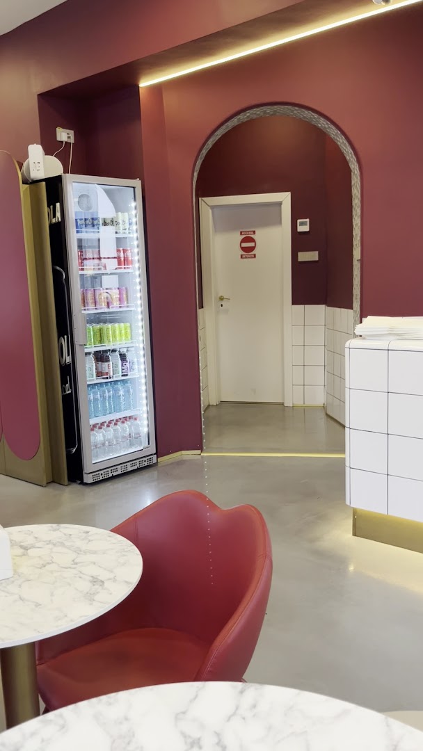 Lick Kebab: clear photo of restaurant interior