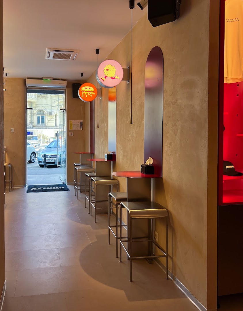 PHATTY: clear photo of restaurant interior