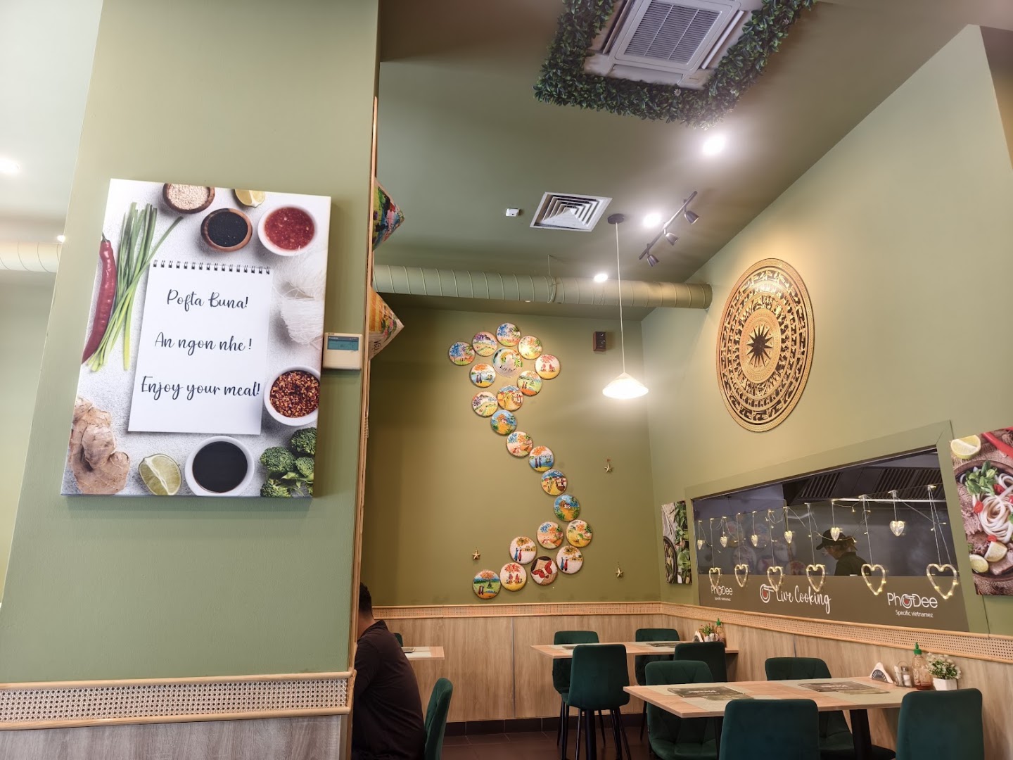 Pho Dee: restaurant interior and atmosphere