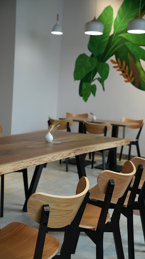Picnic Sandwich Atelier: clean and inviting interior shot