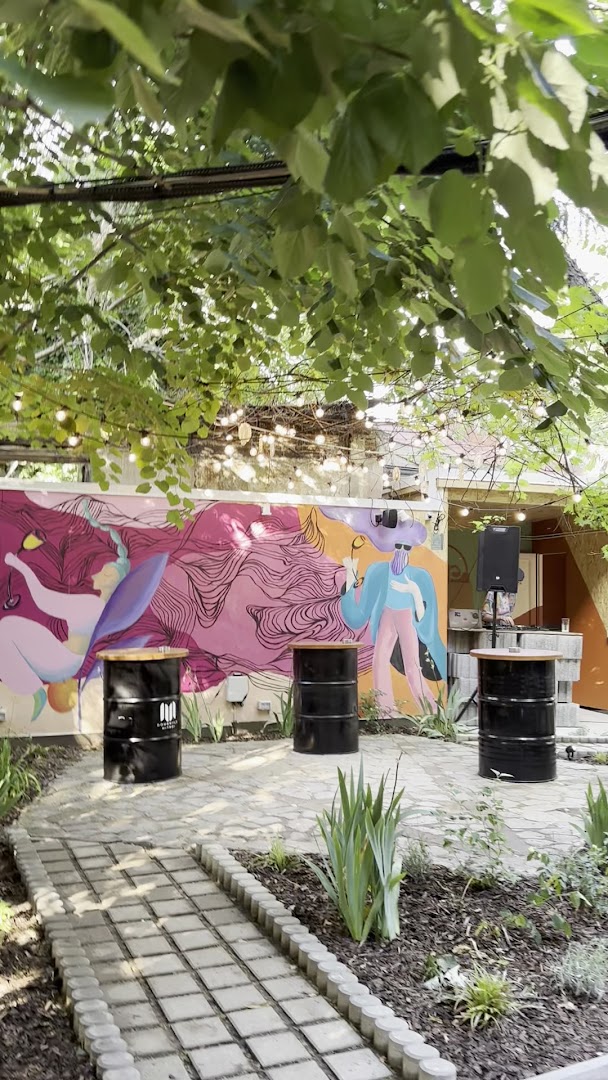 Sip Pop Up Garden: attractive outdoor bar atmosphere