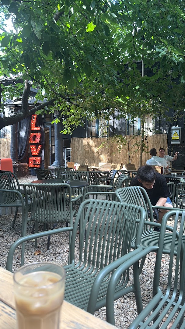 Sip Pop Up Garden: inviting garden bar atmosphere