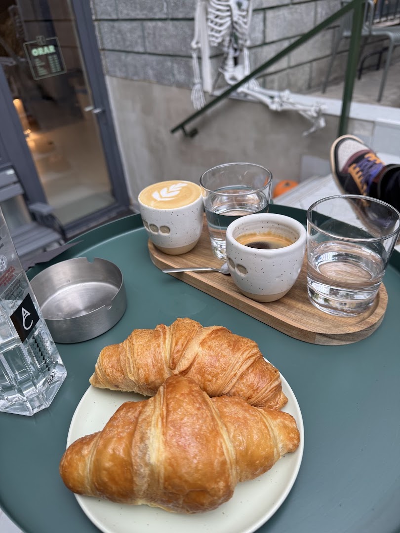 Snoo Coffee Space: appetizing food and coffee presentation