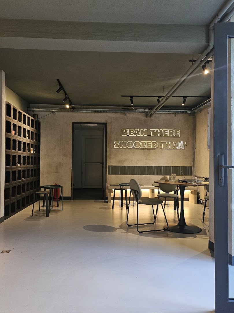 Snoo Coffee Space: clear shot of venue interior